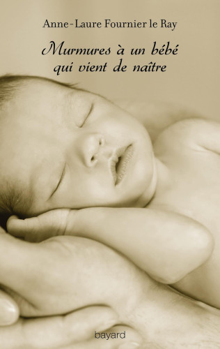 Murmures à un bébé qui vient de naître